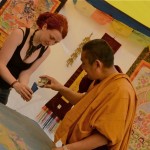 Mützingenta 2012 - Sand vom Mandala wird abgefüllt